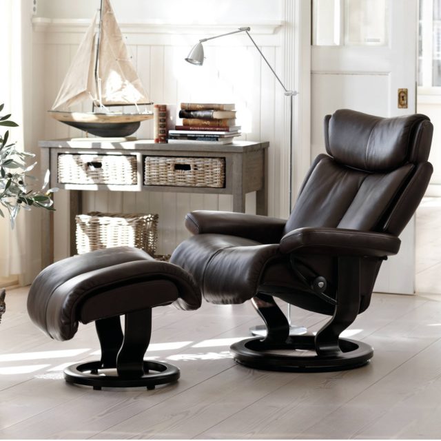Stressless Magic Recliner with Classic base