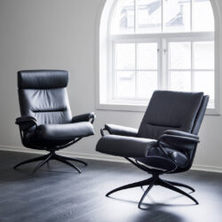 Stressless Tokyo recliner chair High back. Adjustable Headrest. Paloma leather black. Matte black base