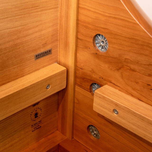 All beds are connected by strong, durable CAM connectors 14mm location dowels.
