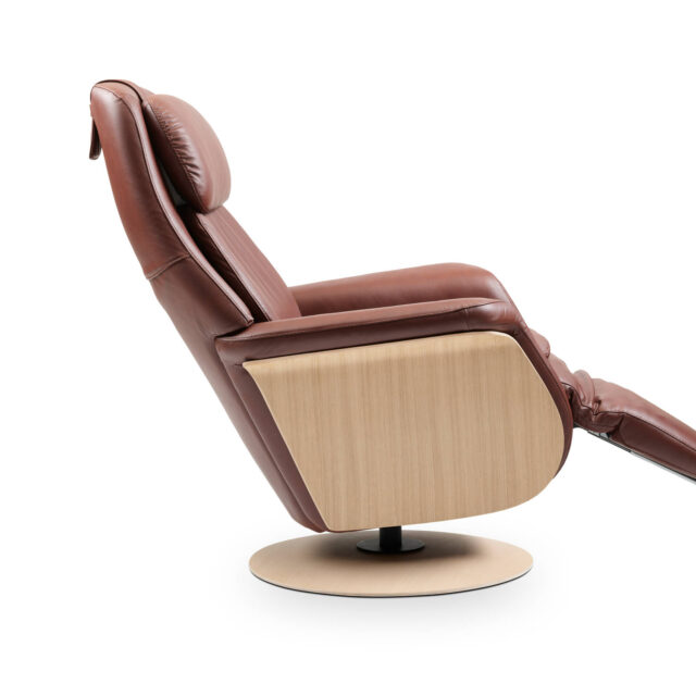 Stressless Sam powered with remote control. Disk Model. Leather Paloma Almond and Walnut Wood