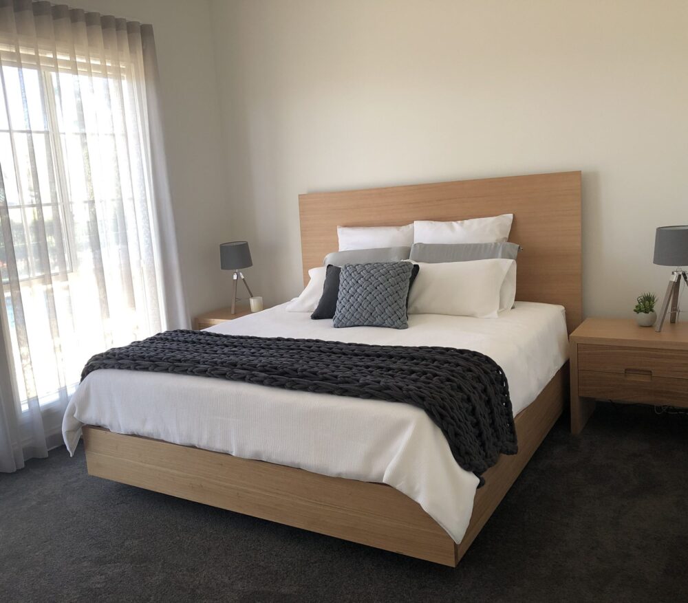 Hove King Bed in American Oak