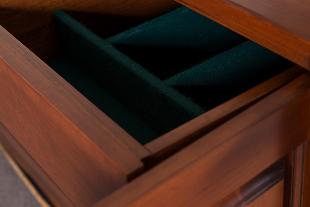 Felt lined Cutlery drawer