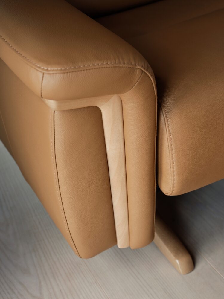Stressless recliners adelaide - Stella arm rest detail