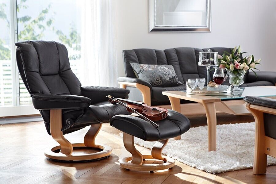 Stressless Mayfair Recliner Black Leather with Oak Base