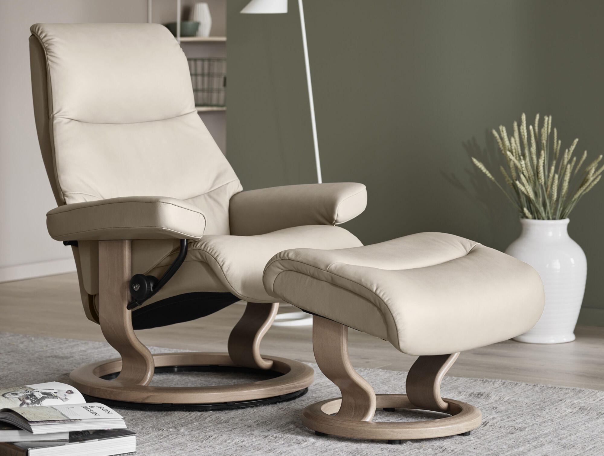 Stressless View Classic Base Recliner with Cori Leather Light Cream White Wood Oak