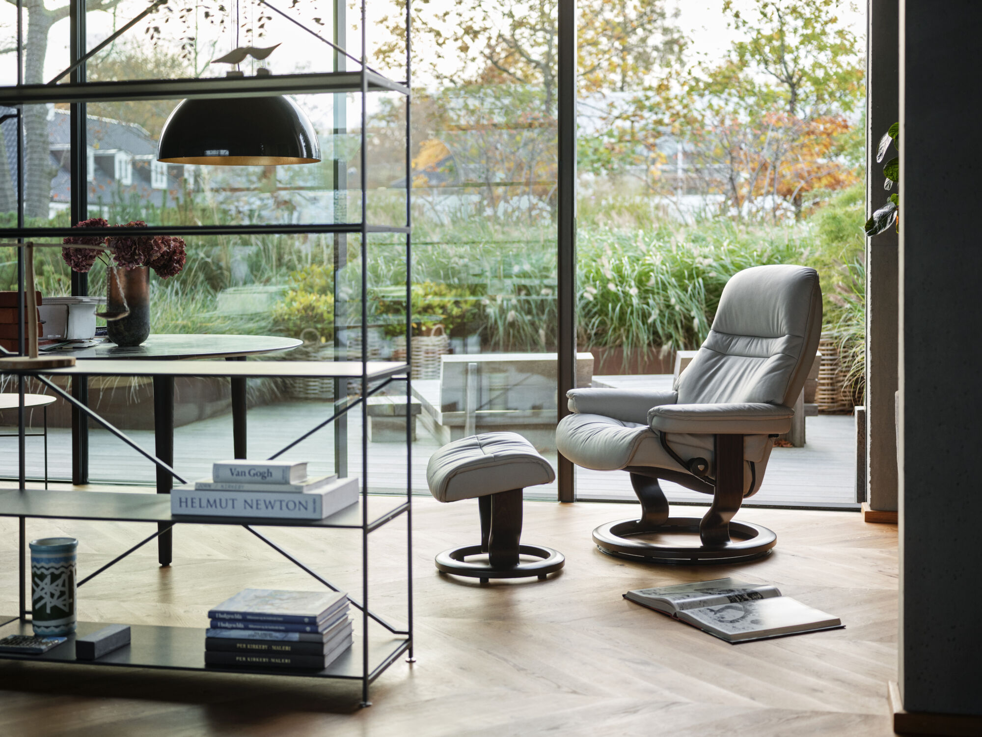 Stressless Sunrise Recliner Chair with Classic Base in Smoked Oak and Batick Platinum Grey